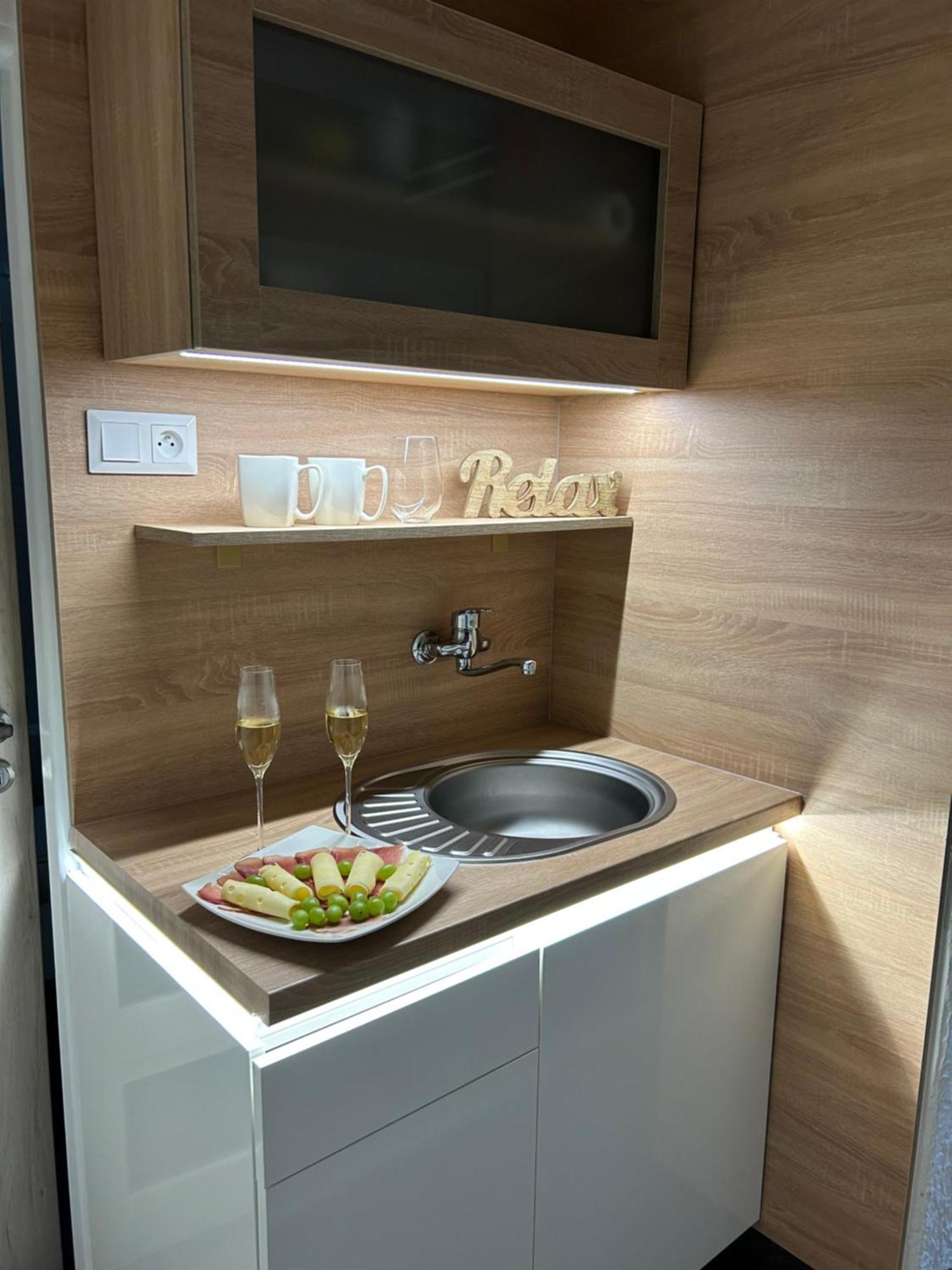 Komfortny Apartman S Bazenom A Sukromnym Parkoviskom - 24H Self Check-In بانْشكا بيشتريتْسا المظهر الخارجي الصورة